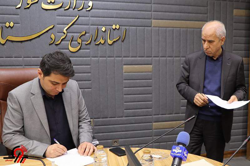 درخواست انتقال خواهرزاده مشاور استاندار کردستان از منابع طبیعی به فرمانداری قروه/فردی با مدرک لیسانس «علوم سیاسی» با کدام توجیه برای پست «کارشناس هماهنگی امور اقتصادی، صنایع و معادن» فرمانداری معرفی شده است؟